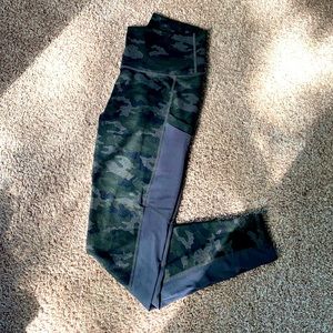 Women’s size small Fabletics Camo Leggings with mesh paneling and pockets